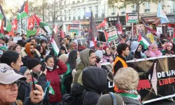 Gazze Şeridi'ndeki soykırım Paris'te protesto edildi