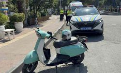 Ümraniye'de motosiklet ile otomobilin çarpışması sonucu 4 kişi yaralandı