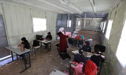 İşgal altındaki Batı Şeria'da okullar İsrail'in engelleri ve mali krize rağmen kapılarını öğrencilere açtı