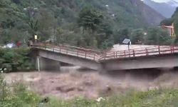 Rize'de sağanak yağış hayatı olumsuz etkiliyor