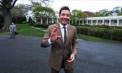 ABD'li komedyen Fallon'dan Charlie Kirk paylaşımı nedeniyle programı askıya alınan Kimmel'a destek