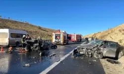 Kahramanmaraş'ta 3 aracın karıştığı kazada 6 kişi yaralandı