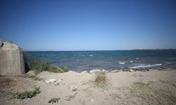 Çanakkale'de arkeologlar denizin içindeki duvar kalıntısının izini sürüyor