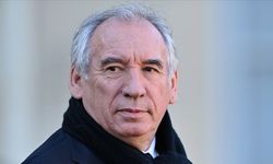 Fransa'da Bayrou hükümetinin düşmesinin ardından "veda" gösterisi düzenlendi