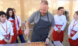 Edirne Gastronomi Festivali'nde aşçı adayları en lezzetli ekşili köfteyi yapmak için yarıştı
