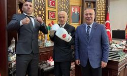 Boks Şampiyonu Avni Yıldırım'dan MHP lideri Devlet Bahçeli'ye ziyaret