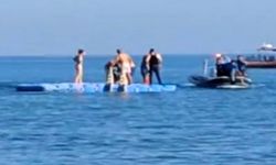 Denizde yüzdüğü esnada beyin kanaması geçiren vatandaşı deniz polisi kurtardı