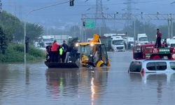 Hatay’da denizde hortum çıktı, karada etkili olan yağış sele neden oldu