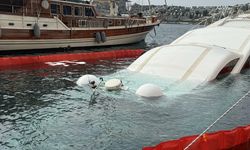 Bodrum'da bağlı olduğu iskelede su alan yatın bir bölümü battı