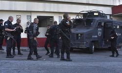 Brezilya'da güvenlik güçlerinin yasaklı madde operasyonunda 4'ü polis en az 60 kişi öldü