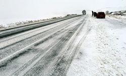 Ardahan'da kar yağışı ve tipi buzlanmaya neden oluyor