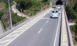 Tünel çıkışında geri manevra yapan halk otobüsü kazaya yol açtı