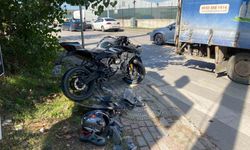 Kocaeli’de kamyonetle çarpışan motosiklet sürücüsü ağır yaralandı