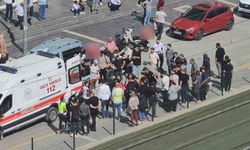 Yolun karşı tarafına geçmeye çalışan kadına motosiklet çarptı