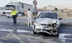 Aksaray’da otomobil ile tır çarpıştı: 3 yaralı