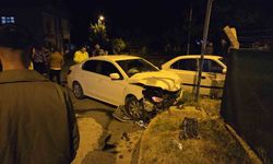 Ankara’da iki otomobil kafa kafaya çarpıştı: 2 yaralı