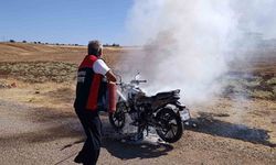 Siirt’te seyir halindeki motosiklet alev aldı
