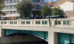 Kız arkadaşı gelince intihardan vazgeçti