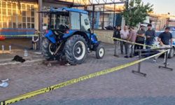 Traktörü tamir ederken sıkışan genç ağır yaralandı