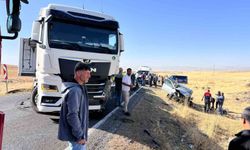 Bulanık’ta otomobil ile tır çarpıştı: 1 yaralı