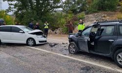 Otomobillerin çarpıştığı kazada 2 kişi yaralandı
