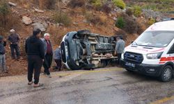 Mersin’de kamyonet devrildi: 3 yaralı