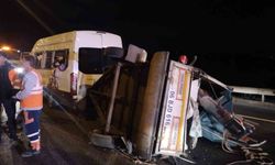 Beykoz’da seyir halindeki servis minibüsü devrildi: 3 yaralı