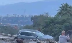 Hatay’da heyelanın kapattığı otoyolda ulaşım durdu