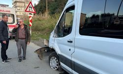 Rize’de okul servisi ile kamyonet çarpıştı