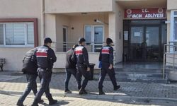 Çanakkale’de göçmen kaçakçılığı operasyonu; 9 organizatör, 3 şüpheli, 48 kaçak göçmen yakalandı