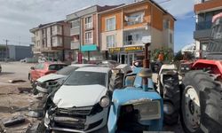 Gönen’de kontrolden çıkan tır, park halindeki 8 araca çarptı