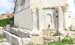 Roma dönemine ait mermer çeşme tahrip edildi