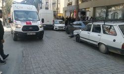 Kontrolden çıkan ticari araç, park halindeki 4 araca çarptı; 1 kişi yaralandı