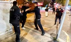 Yoldan geçen araçlara zarar vererek polise direndi, "Öldürün beni" diye bağırdı