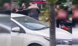 Esenyurt’ta Trafikte Gerginlik: Motokurye ile Kavga Eden Sürücü, Ayırmak İsteyen Vatandaşla da Tartıştı