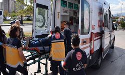 Manisa'da bir kişi eski eşi ve yanındaki kişiyi bıçakla yaraladı