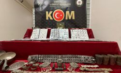 İzmir'de tarihi eser operasyonunda 2 bin 433 obje ele geçirildi