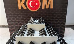 Uşak'ta yolcu otobüsünde 55 ruhsatsız tabanca ele geçirildi