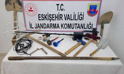 Eskişehir'de izinsiz kazı yaparken suçüstü yakalanan 3 şüpheli tutuklandı
