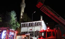 Erzurum'da tarihi caminin çatısında çıkan yangın söndürüldü