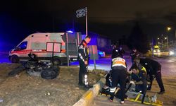 Uşak'ta otomobil ile motosikletin çarpıştığı kazada 2 kişi yaralandı