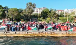 Sinop’ta balıkçılardan Filistin’e destek korteji