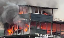 Kocaeli'de çıkan yangında 2 katlı konteyner küle döndü