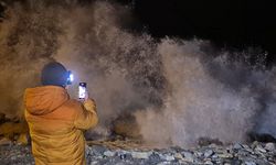 Karadeniz'de dalgaların boyu 8 metreyi aştı