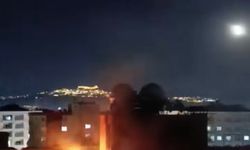 Mardin’de binanın çatısında çıkan yangın söndürüldü