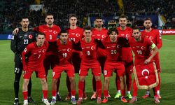 Hakan Çalhanoğlu 100. kez milli formayı giydi