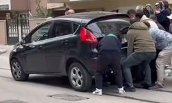 Otomobilin altında kalan 8 yaşındaki çocuk yaralandı