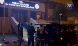 Iğdır’da kaçak 10 Afgan göçmen ve göçmenleri taşıyan 2 kişi yakalandı