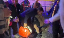 Başakşehir’de kontrolden çıkan araç durağa daldı