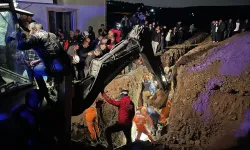 Bursa’da kanalizasyon çukuru kazarken göçük altında kalan 2 kardeş hayatını kaybetti